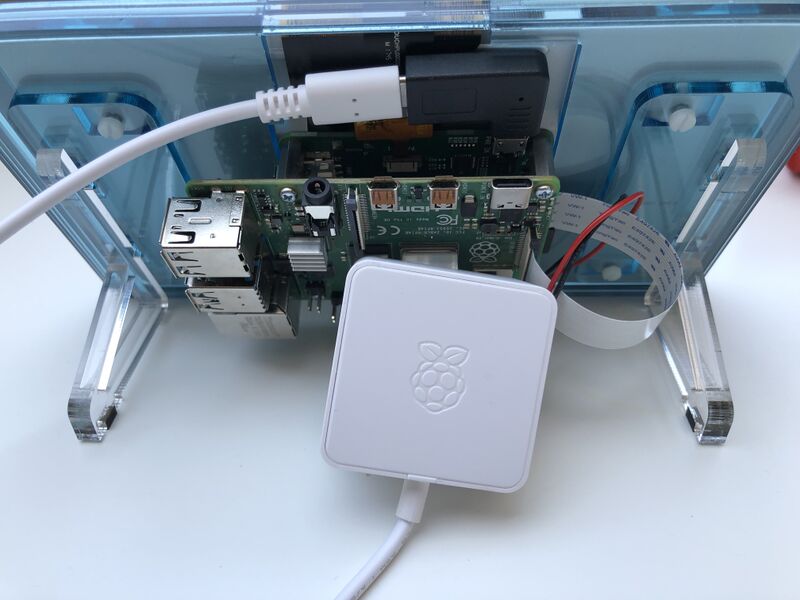 Datei:RPI Display USB-C to MicroUSB Winkel Adapter.jpg