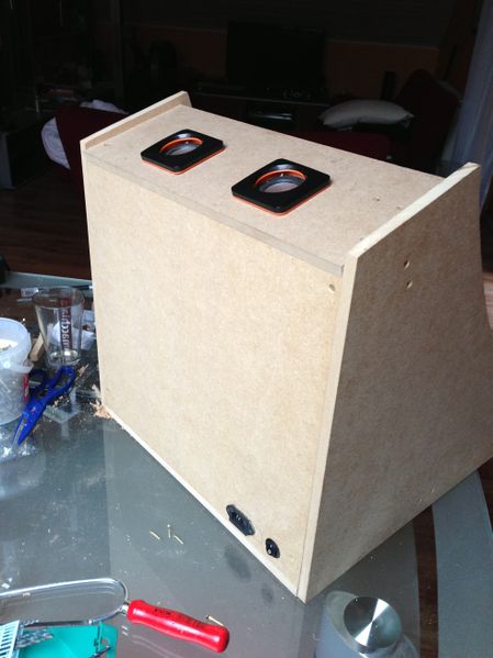 Datei:Arcade-buildblog-20121222-14 Lautsprecher und Schalter befestigt.jpg