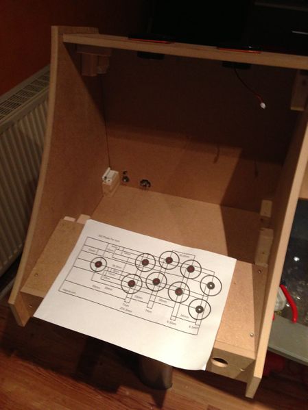 Datei:Arcade-buildblog-20121222-19 Controller-Panel Layout-Planung.jpg